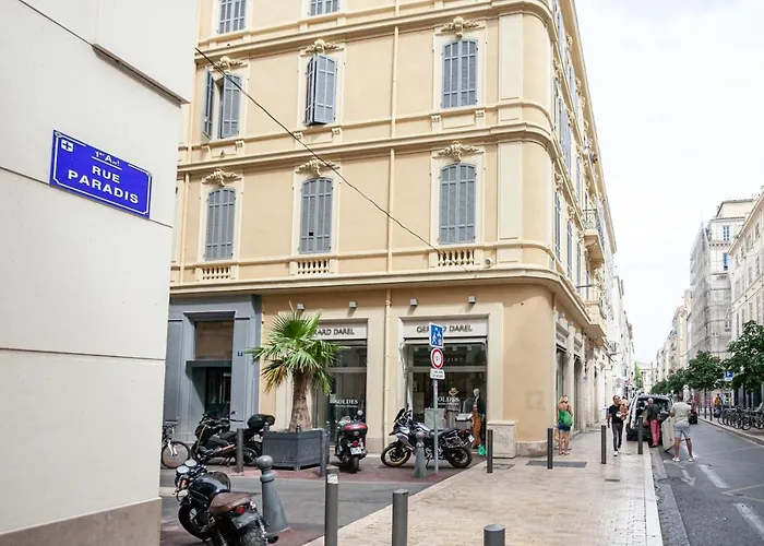 Splendid 2-Bedroom Apartment Close To The Opera